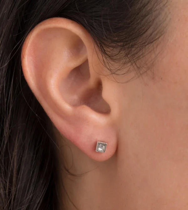 33800-637S_3e35b5f0-ef16-4578-95c0-043bbe40b876_1500x1675 Pendientes de brillante cuadrado plateado - Anekke