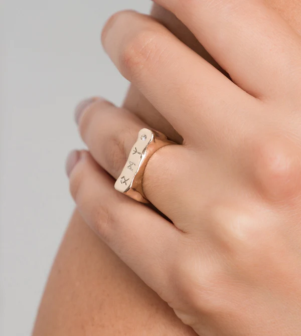 Anillo dorado runas - Anekke