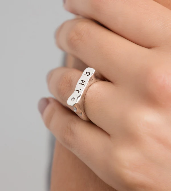 Anillo plateado runas - Anekke