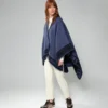 PONCHOA5 Poncho azul marino Shodō - ANEKKE
