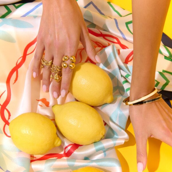 Anillo curve dorado