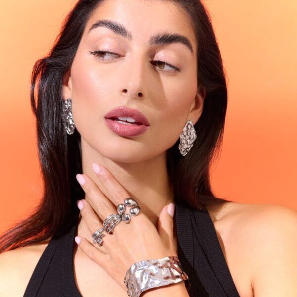 Anillo curve plateado
