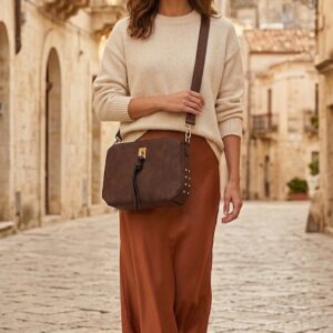 Bolso Bandolera Marrón Chocolate con Nudo y Tachuelas Doradas