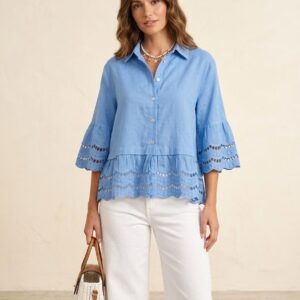 camisa-azul-blonda Blusa de Lino Azul para Mujer | Mangas con Calado y Bajo Fruncido