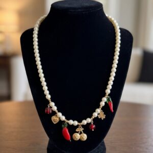 Collar de Perlas con Charms de Acero - Estilo Divertido y Elegante
