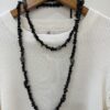 Collar Largo de 60 cm de Piedras Negras Chip y Cuentas Grises