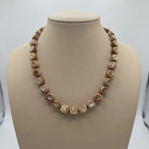 Collar Corto de Cuentas de Cerámica en Tonos Tierra y Beige