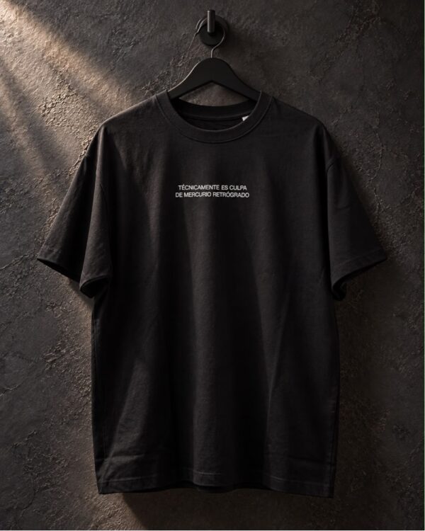 Camiseta - "Técnicamente es culpa de mercurio retrógrado"